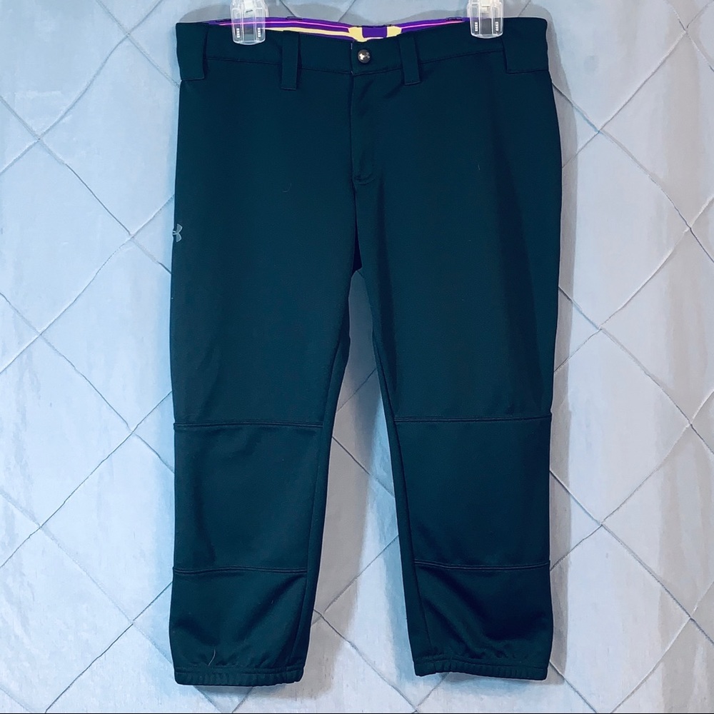 Under armor Capri w/ Pockets and snap medium